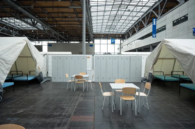 Bilder vom Aufbau in der Messehalle 27